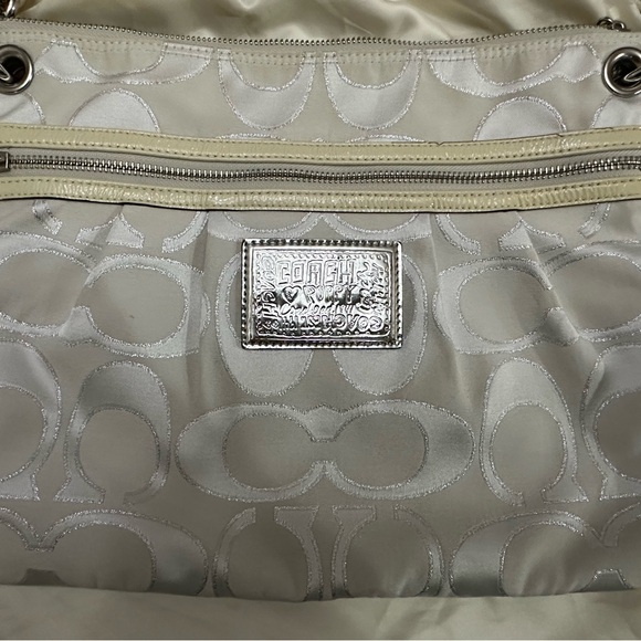 Coach Poppy Signature Fabric Silver/ Ivory Shoulder Bag - Picture 4 of 8
